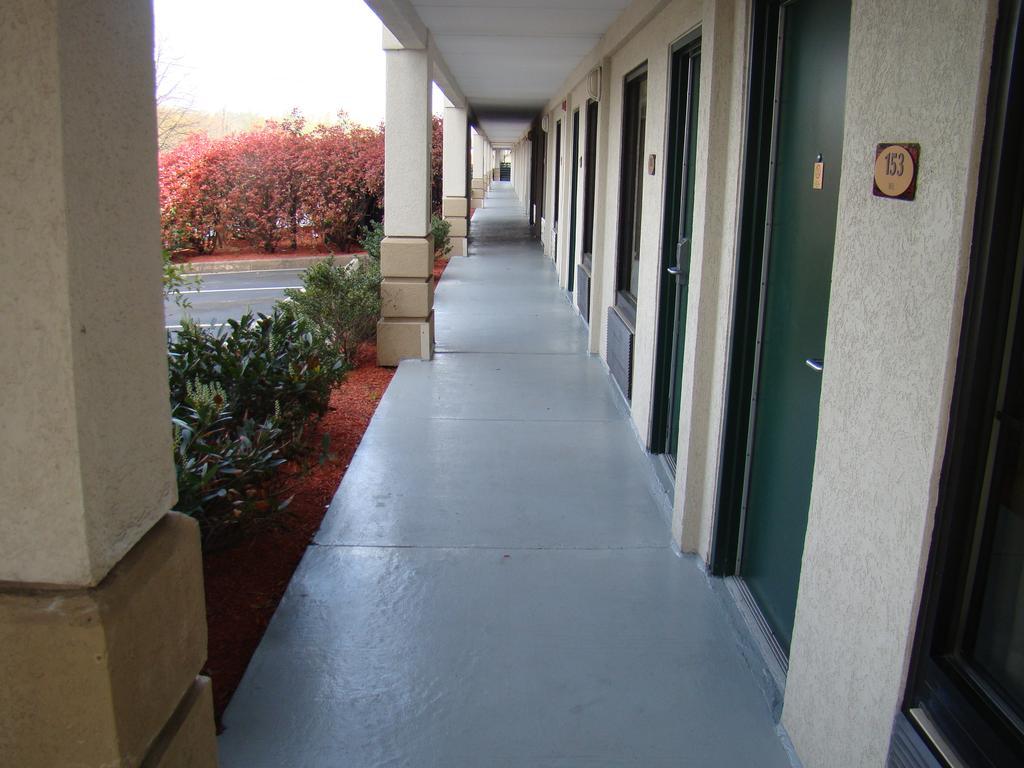 Quality Inn Windsor Mill Exterior foto