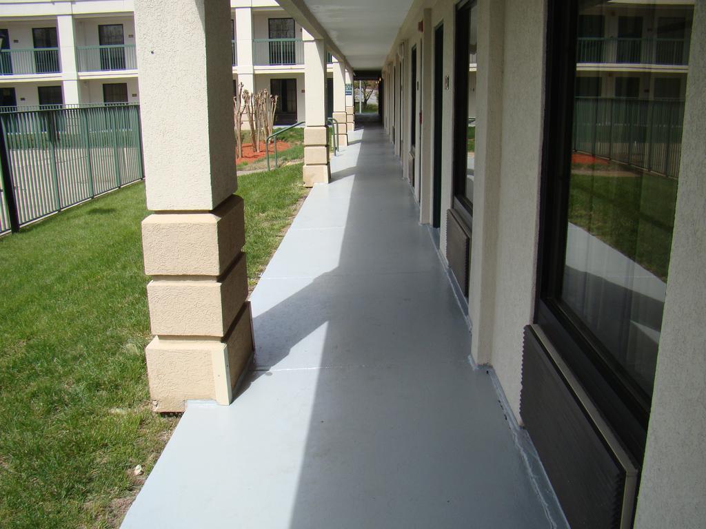 Quality Inn Windsor Mill Exterior foto